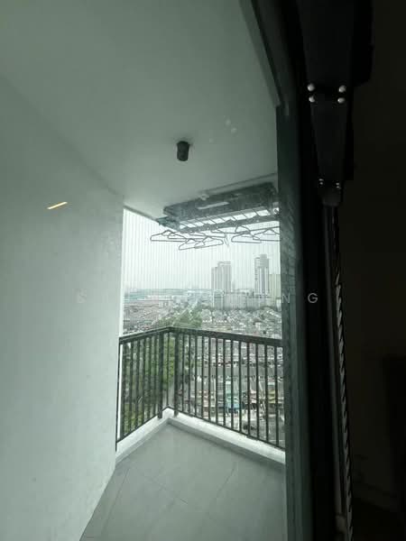 Servis Apartment untuk Disewa di The New Duo @ Edumetro - Sarah Wong - Balcony - PropertyGuru.com.my