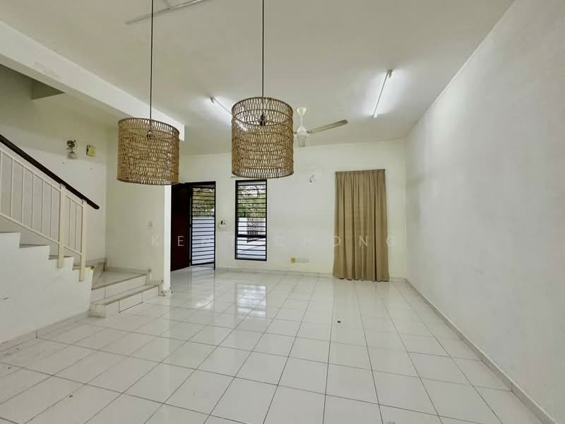 Rumah Teres 2 Tingkat untuk Dijual di Semenyih (Selangor) - Kent Chong - Living Room - PropertyGuru.com.my