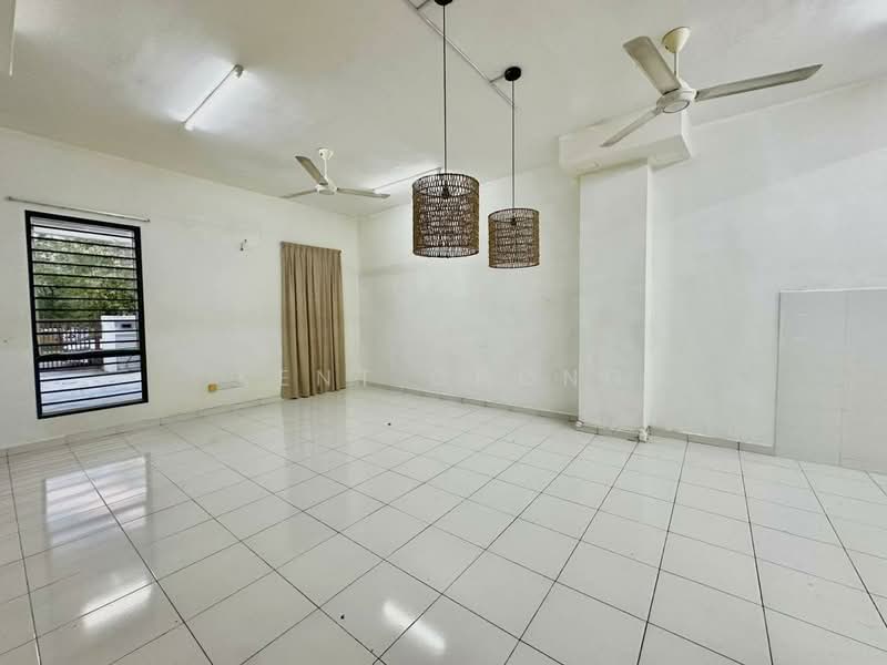 Rumah Teres 2 Tingkat untuk Dijual di Semenyih (Selangor) - Kent Chong - Living Room - PropertyGuru.com.my