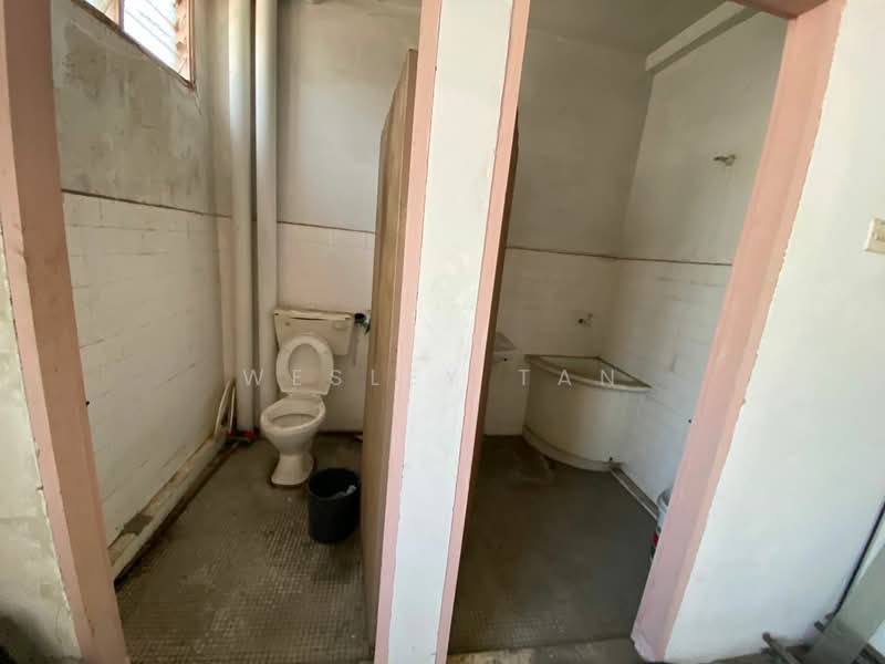 Kedai / Pejabat untuk Dijual di Taman Malim Jaya (Bachang) - Wesley Tan - Bathroom - PropertyGuru.com.my
