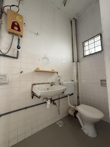 Rumah Bandar untuk Dijual di Pandan Indah (Ampang) - Xiang Rong - Master Bathroom - PropertyGuru.com.my