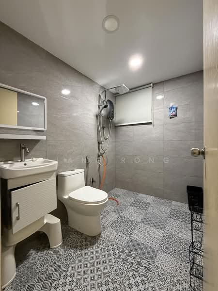Rumah Teres 2.5 Tingkat untuk Dijual di KL City Centre (Kuala Lumpur) - Xiang Rong - 2nd Bathroom - PropertyGuru.com.my