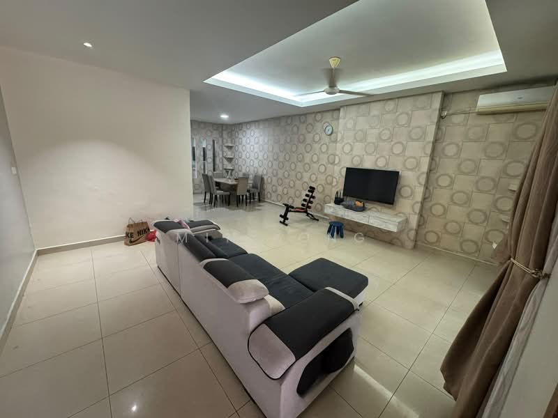 Rumah Teres 2 Tingkat untuk Disewa di Taman Mount Austin (Tebrau) - Min Kong - Living Room - PropertyGuru.com.my