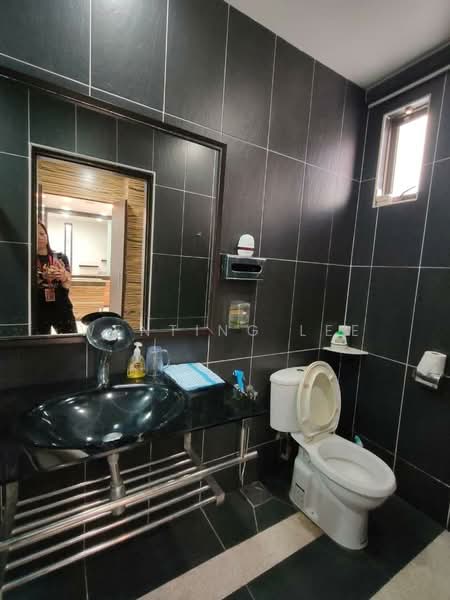 Rumah Berkembar untuk Dijual di Taman Pelangi (Johor Bahru) - Wenting Lee - Bathroom - PropertyGuru.com.my