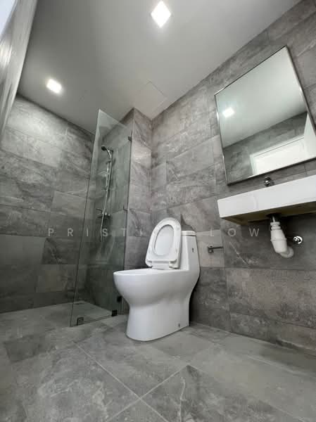 Service Residence for Rent at Equine Residence - Pristine Low - Bathroom - PropertyGuru.com.my