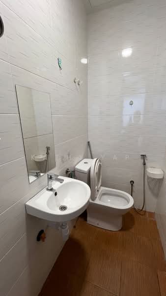 Servis Apartment untuk Disewa di Ayuman Suites - Kathy Yap - Bathroom - PropertyGuru.com.my