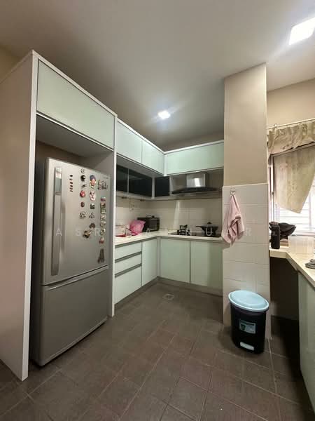 Townhouse for Sale in Kayu Ara (Selangor) - Asri Annuar - Kitchen - PropertyGuru.com.my