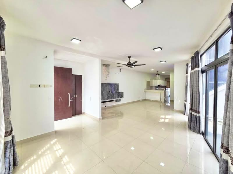 2-storey Terraced House for Sale in Laman Glenmarie (Shah Alam) - Hazlin Miswan - Living Room - PropertyGuru.com.my