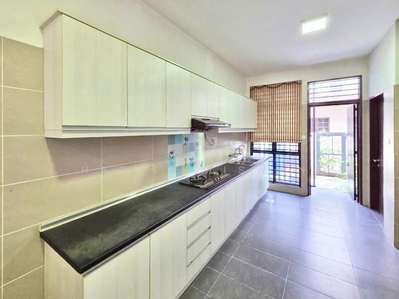 2-storey Terraced House for Sale in Laman Glenmarie (Shah Alam) - Hazlin Miswan - Kitchen - PropertyGuru.com.my