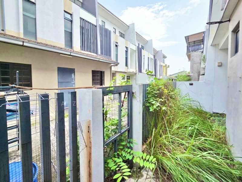 2-storey Terraced House for Sale in Laman Glenmarie (Shah Alam) - Hazlin Miswan - Exterior - PropertyGuru.com.my