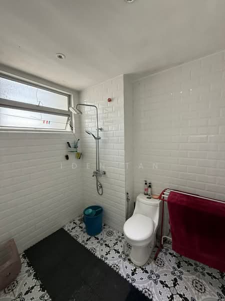 Rumah Teres 2 Tingkat untuk Dijual di Taman Mutiara Rini (Skudai) - Iden Tan - Bathroom - PropertyGuru.com.my