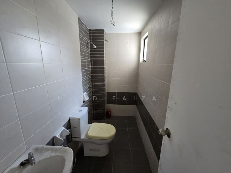 Rumah Berkembar untuk Dijual di Nilai (Negeri Sembilan) - Mohd Faizal - Bathroom - PropertyGuru.com.my