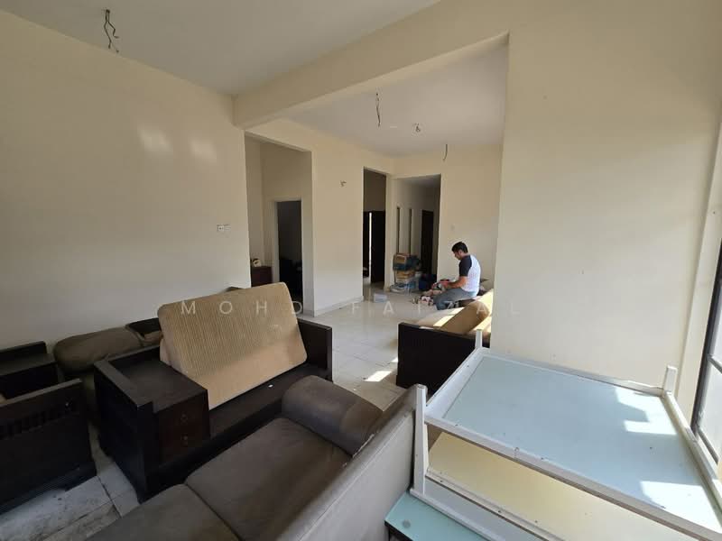Rumah Berkembar untuk Dijual di Nilai (Negeri Sembilan) - Mohd Faizal - Living Room - PropertyGuru.com.my
