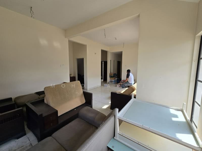 Rumah Berkembar untuk Dijual di Nilai (Negeri Sembilan) - Mohd Faizal - Living Room - PropertyGuru.com.my