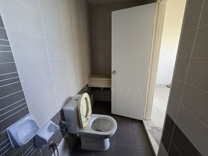 Rumah Berkembar untuk Dijual di Nilai (Negeri Sembilan) - Mohd Faizal - Bathroom - PropertyGuru.com.my