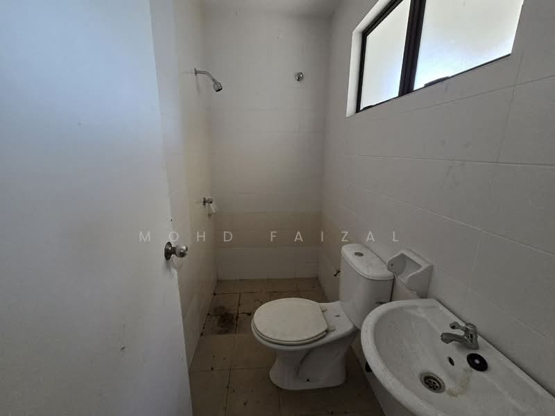 Rumah Berkembar untuk Dijual di Nilai (Negeri Sembilan) - Mohd Faizal - Bathroom - PropertyGuru.com.my