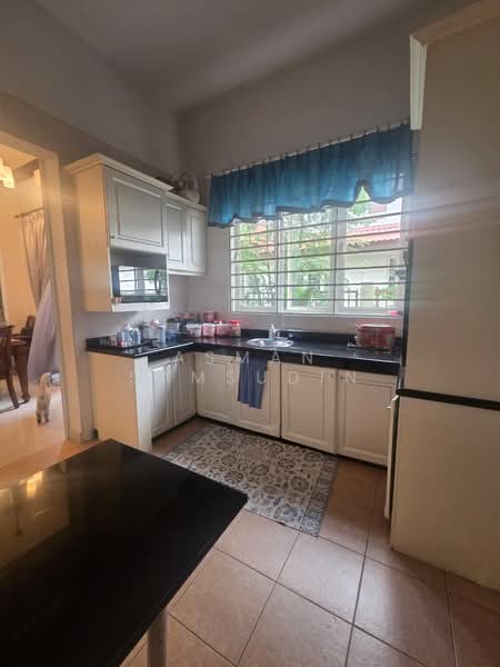 2-storey Terraced House for Rent in Shah Alam (Selangor) - Asman Samsudin - Kitchen - PropertyGuru.com.my