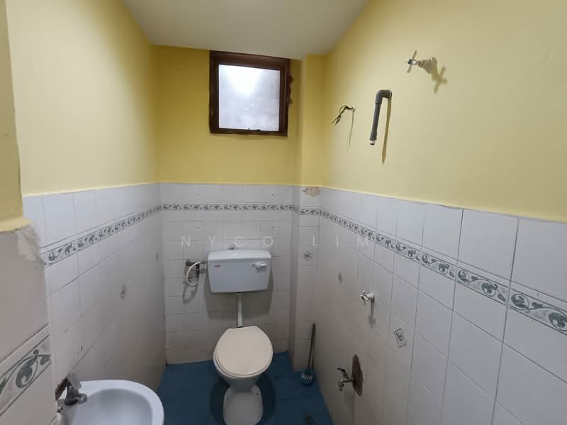Pangsapuri untuk Dijual di Cheras Perdana Ria Apartment - Nyco Lim - Bathroom - PropertyGuru.com.my