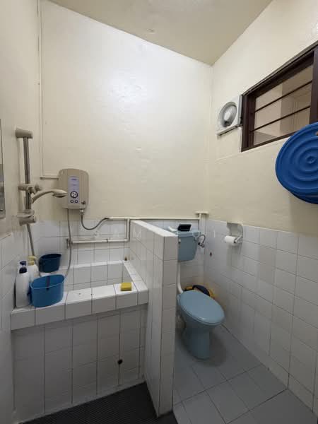 Terraced House for Sale in Island Glades (Jelutong) - Sam Ooi - Bathroom - PropertyGuru.com.my