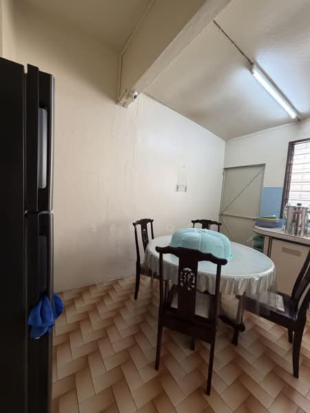 Terraced House for Sale in Island Glades (Jelutong) - Sam Ooi - Dining Room - PropertyGuru.com.my