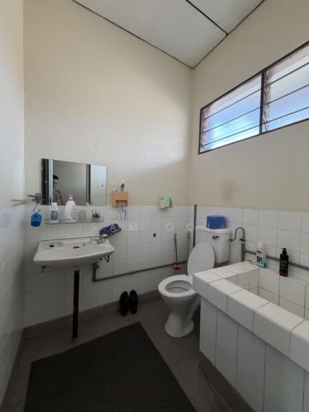 Terraced House for Sale in Island Glades (Jelutong) - Sam Ooi - Bathroom - PropertyGuru.com.my