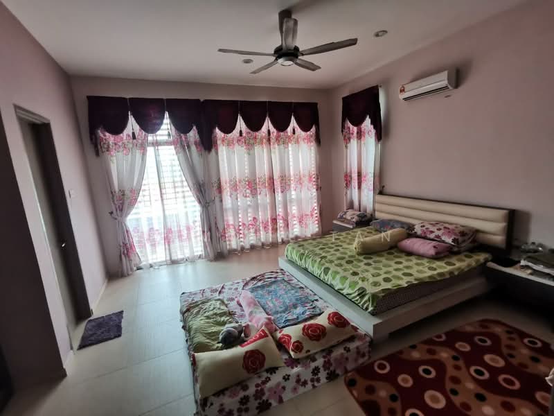 Rumah Berkembar untuk Dijual di Taman Vista Kirana (Bukit Katil) - Ramona Tan - Bedroom - PropertyGuru.com.my