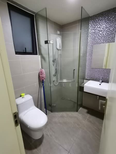 Service Residence for Sale at Nova Saujana - Tom Lee - Bathroom - PropertyGuru.com.my