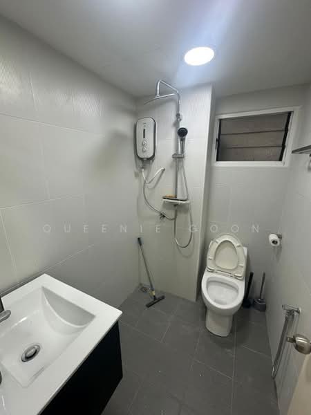 Kondominium untuk Disewa di Gurney Park Condominium - Queenie Goon - Bathroom - PropertyGuru.com.my