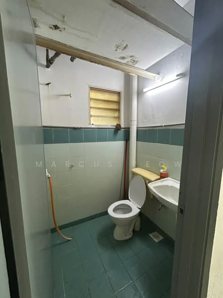 Pangsapuri untuk Disewa di Bukit Delima Apartment - Marcus Yeow - Bathroom - PropertyGuru.com.my