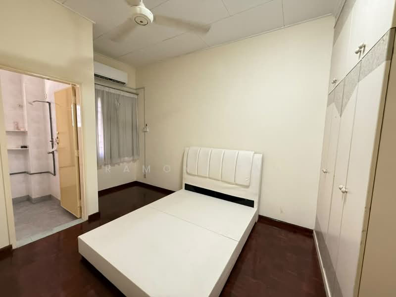 Rumah Teres untuk Dijual di Taman Muzaffar Heights (Bukit Katil) - Ramona Tan - Bedroom - PropertyGuru.com.my