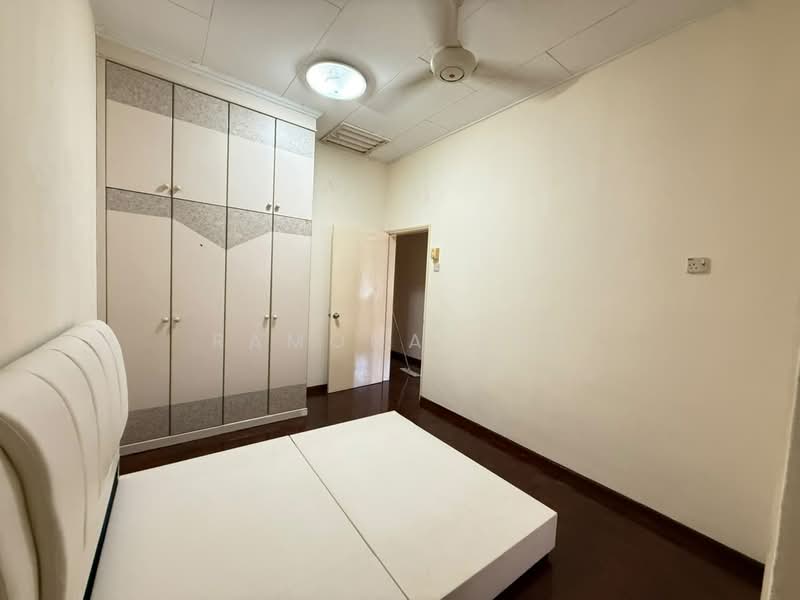 Rumah Teres untuk Dijual di Taman Muzaffar Heights (Bukit Katil) - Ramona Tan - Bedroom - PropertyGuru.com.my
