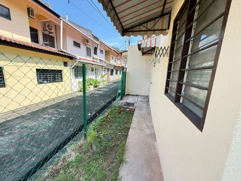 Rumah Teres untuk Dijual di Taman Muzaffar Heights (Bukit Katil) - Ramona Tan - Exterior - PropertyGuru.com.my