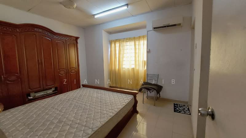2-storey Terraced House for Sale in Sungai Buloh (Selangor) - Ziana Najib - Bedroom - PropertyGuru.com.my