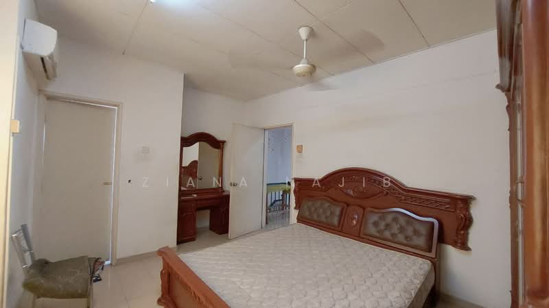 2-storey Terraced House for Sale in Sungai Buloh (Selangor) - Ziana Najib - Bedroom - PropertyGuru.com.my