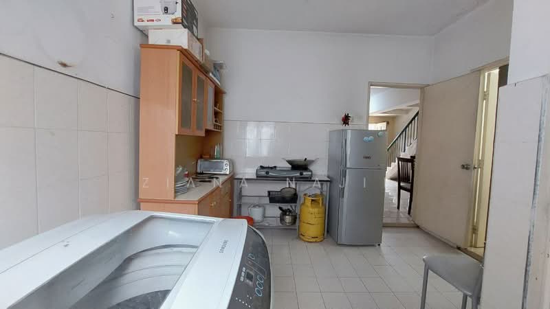 2-storey Terraced House for Sale in Sungai Buloh (Selangor) - Ziana Najib - Kitchen - PropertyGuru.com.my
