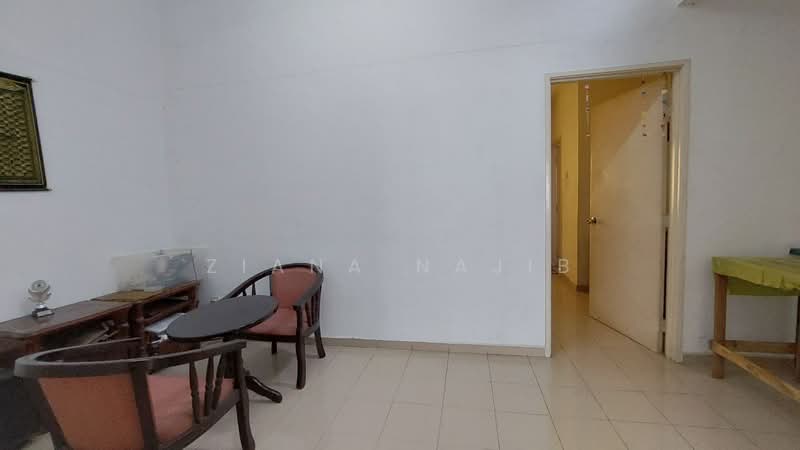 2-storey Terraced House for Sale in Sungai Buloh (Selangor) - Ziana Najib - Living Room - PropertyGuru.com.my