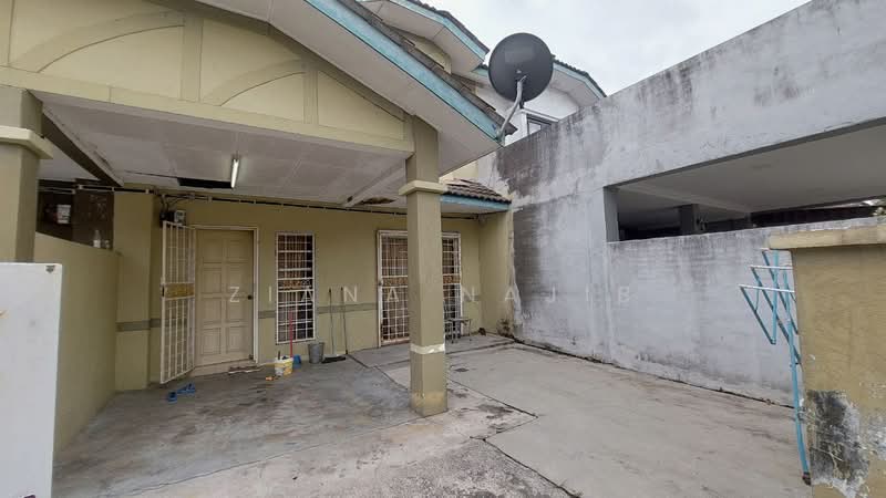 2-storey Terraced House for Sale in Sungai Buloh (Selangor) - Ziana Najib - Exterior seri pristana - PropertyGuru.com.my