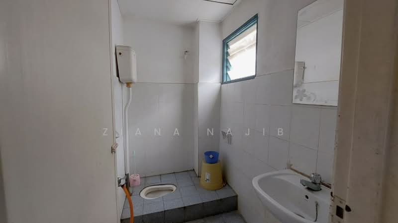 2-storey Terraced House for Sale in Sungai Buloh (Selangor) - Ziana Najib - Bathroom - PropertyGuru.com.my