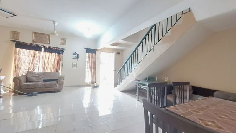 2-storey Terraced House for Sale in Sungai Buloh (Selangor) - Ziana Najib - Living Room - PropertyGuru.com.my