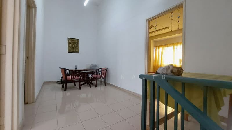 2-storey Terraced House for Sale in Sungai Buloh (Selangor) - Ziana Najib - Dining Room - PropertyGuru.com.my
