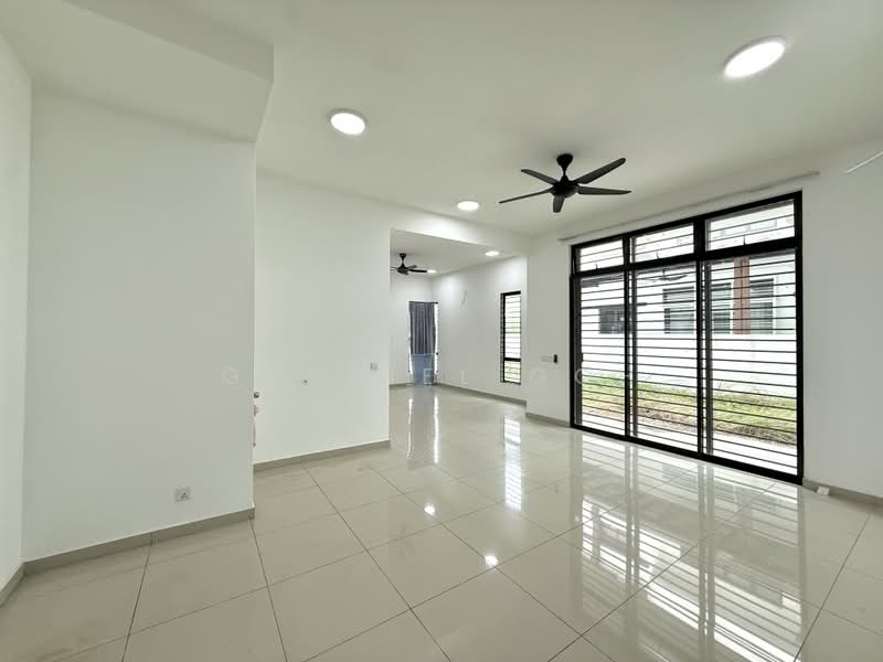 Rumah Kluster untuk Dijual di Setia Utama (Setia Alam) - GABRIEL GOH - Living Room - PropertyGuru.com.my