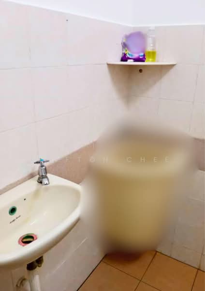 Rumah Flat untuk Dijual di Desa Pinang 1 - Clifton Chee - Bathroom - PropertyGuru.com.my