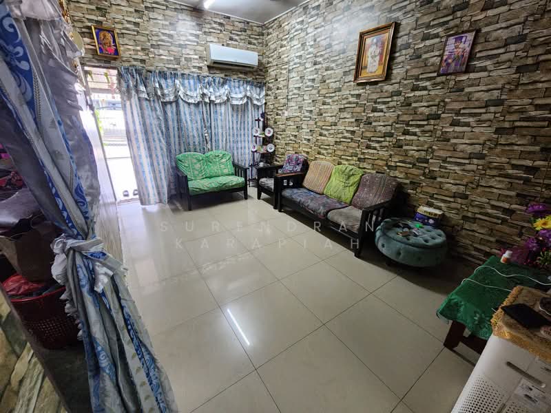 Rumah Teres 1 Tingkat untuk Dijual di Taman Emas (Kapar) - Surendran Karapiah - Living Room - PropertyGuru.com.my