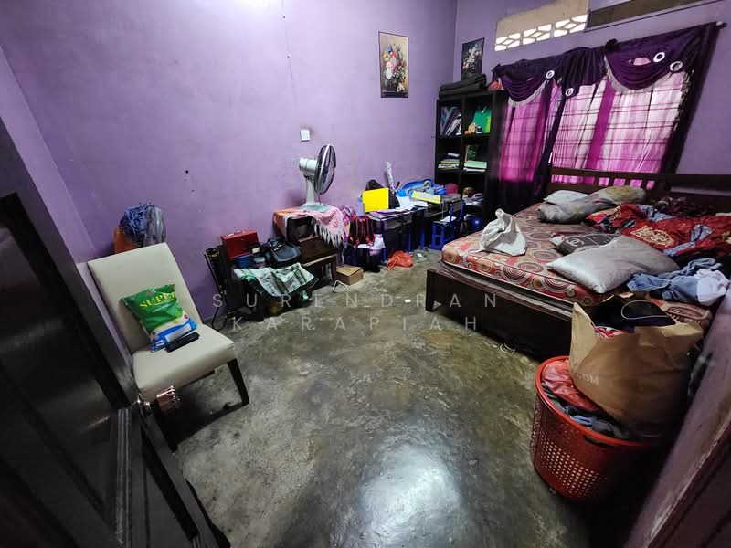 Rumah Teres 1 Tingkat untuk Dijual di Taman Emas (Kapar) - Surendran Karapiah - Bedroom - PropertyGuru.com.my
