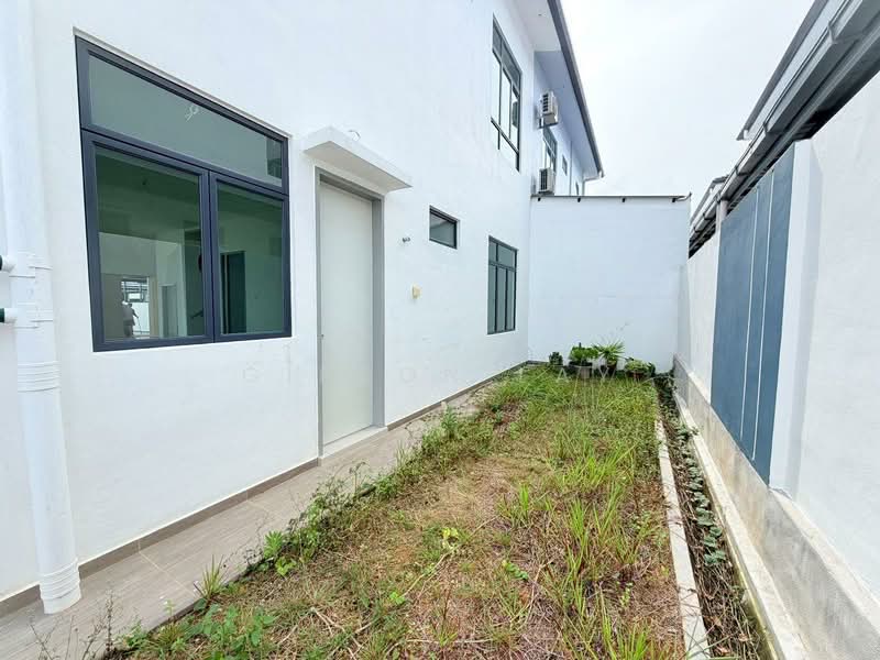 Rumah Berkembar untuk Dijual di Taman Kluang Perdana (Kluang) - Gipson Lay - PropertyGuru.com.my