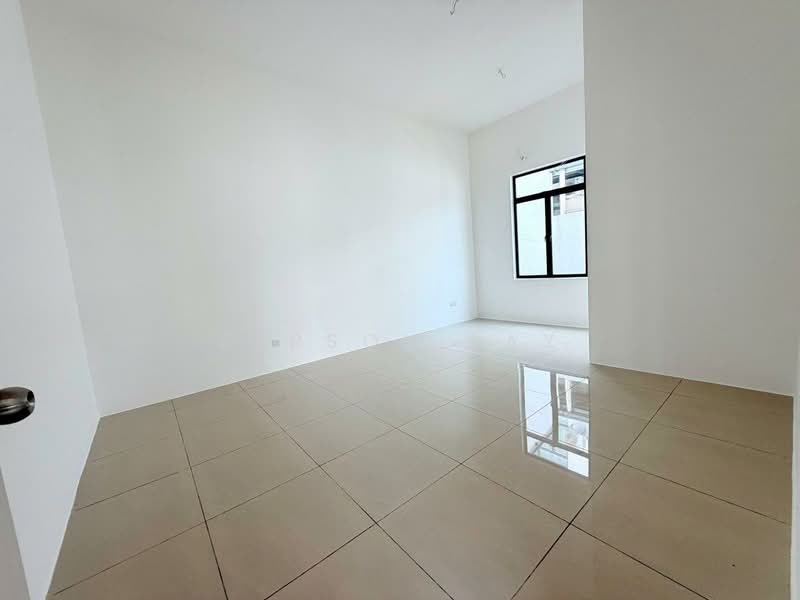 Rumah Berkembar untuk Dijual di Taman Kluang Perdana (Kluang) - Gipson Lay - PropertyGuru.com.my