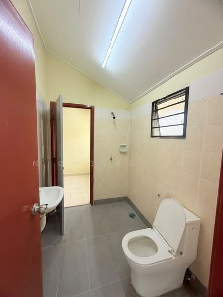 Terraced House for Sale in Bandar Putra Permai (Seri Kembangan) - Nicholas Lim - Bathroom - PropertyGuru.com.my