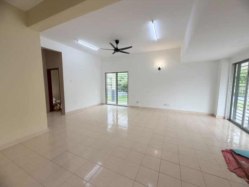Terraced House for Sale in Bandar Putra Permai (Seri Kembangan) - Nicholas Lim - Living Room - PropertyGuru.com.my
