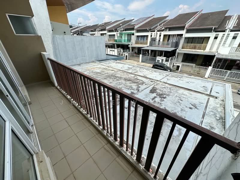 Semi-Detached House for Sale in Bandar Tasik Puteri (Rawang) - Jessie Wong - Balcony - PropertyGuru.com.my