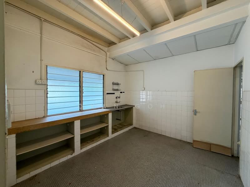 Semi-Detached House for Rent in Island Glades (Jelutong) - Qyan Goh - Kitchen - PropertyGuru.com.my